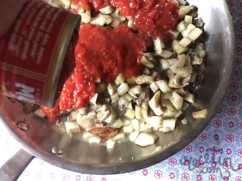 Espaguetis con salsa de berenjena y setas 10