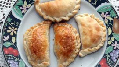 Empanadillas rellenas de manzanas y nueces