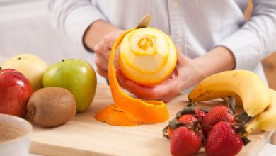 Cómo pelar una naranja solo con cubiertos 3