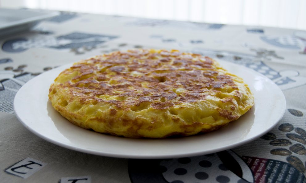 Receta de Tortilla de patatas con setas y gambas 4