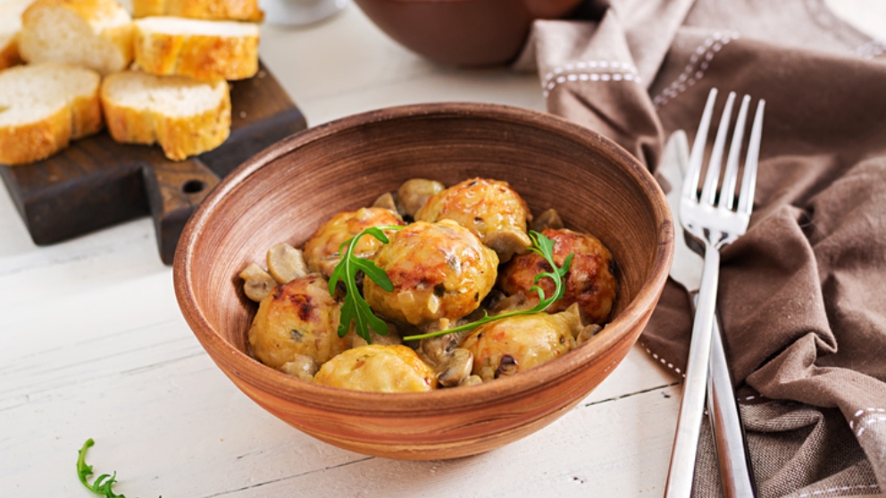 Receta de albóndigas con salsa de verduras y setas 4