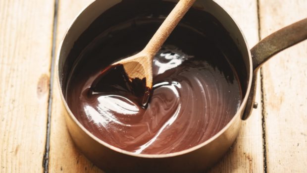 Receta de pastel de chocolate con mermelada de cerezas