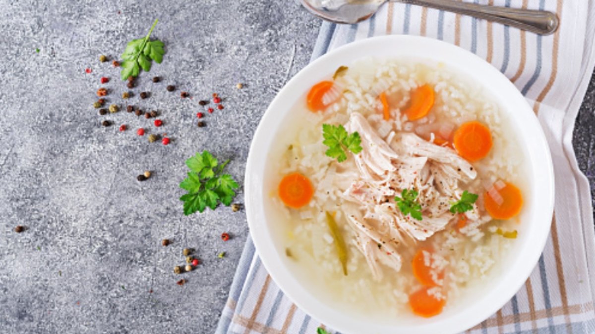 Receta de sopa de pollo con arroz fácil de preparar 4