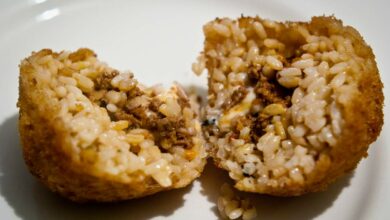 Bolas de arroz rellenas de salsa boloñesa, receta fácil 10