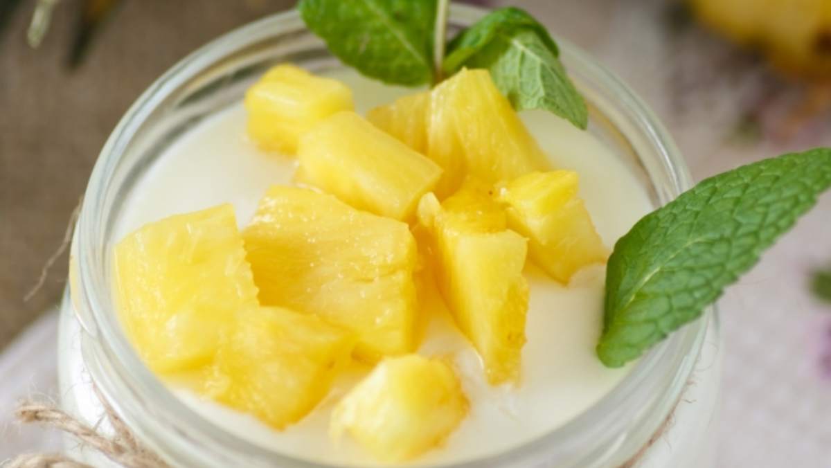 Carpaccio de piña con yogur griego, saludable receta 4