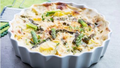 Espárragos gratinados con bechamel y queso, una receta saludable fácil de preparar 7