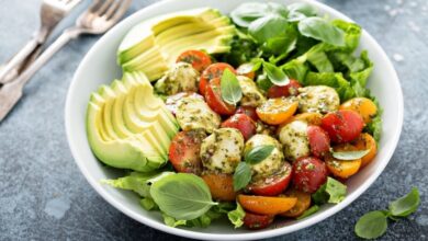 Ensalada caprese con aliño de miel, un clásico italiano que nunca falla 9