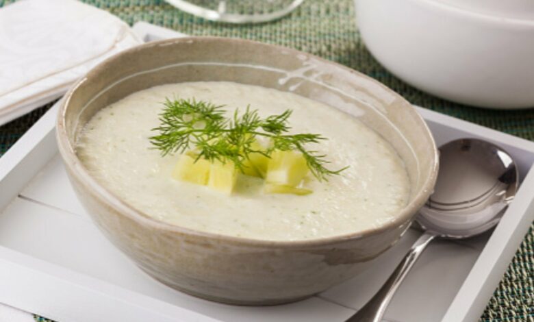 Sopa fría libanesa de pepino y menta, la receta de cuchara más refrescante del verano 1