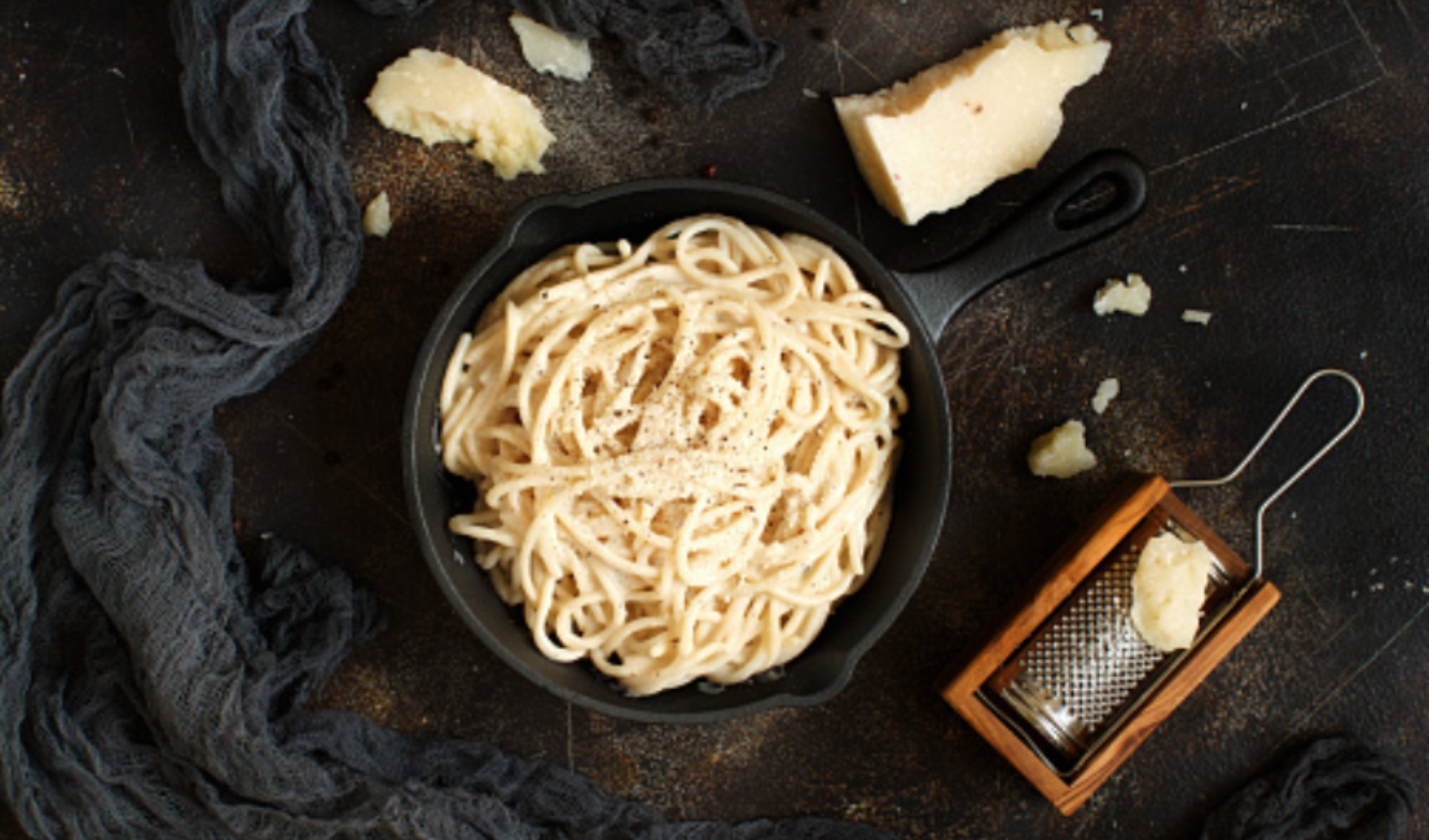 Receta de espaguetis cacio e pepe al estilo romano 5