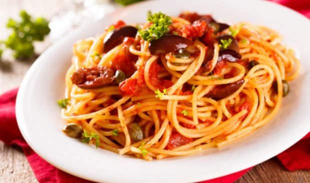 Salsa putanesca, receta auténtica para disfrutar de unos espaguetis 2