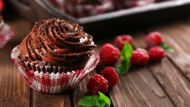 Cupcakes de chocolate y frambuesas, una receta dulce para toda la familia 11