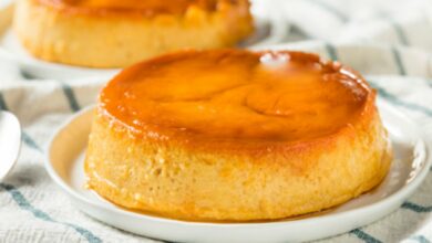 Flan de vainilla con solo 2 ingredientes, receta para amantes de los postres tradicionales 6