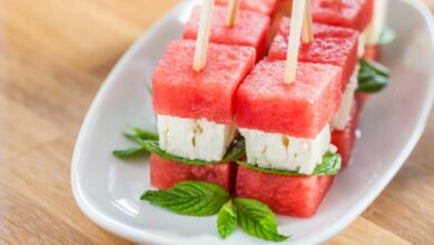 Pinchos de sandía con queso de cabra, receta de aperitivo refrescante, original y saludable 8