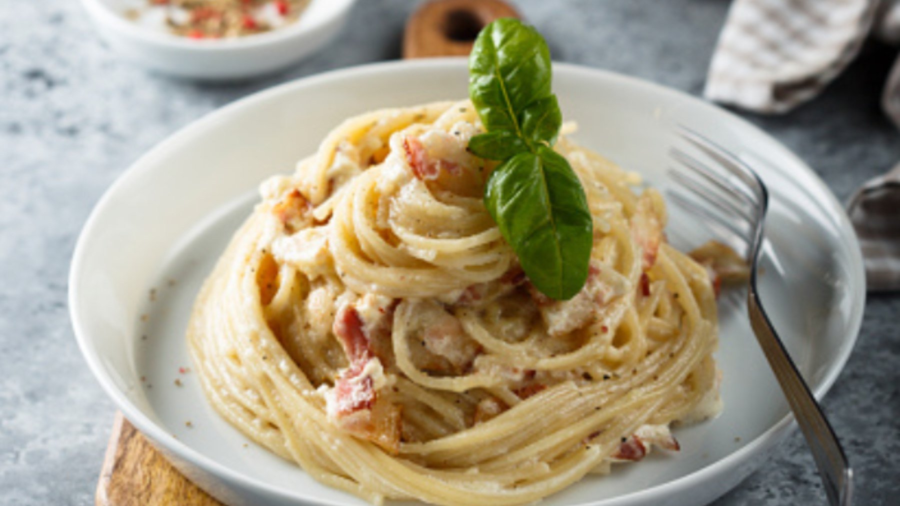 Espaguetis a la pimienta con jamón ibérico, receta fácil de preparar y deliciosa 4