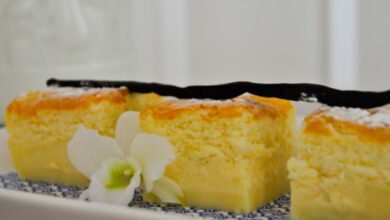 Bizcocho de manzana con crema pastelera, receta de un postre de la abuela 10