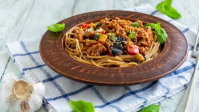 Espaguetis con salsa de berenjena, receta original y saludable de pasta 1