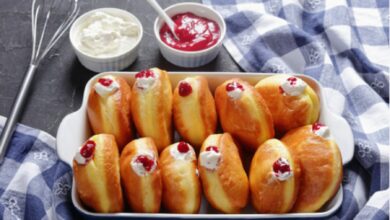 Donuts rellenos de crema al microondas, receta de pastelería rápida 3