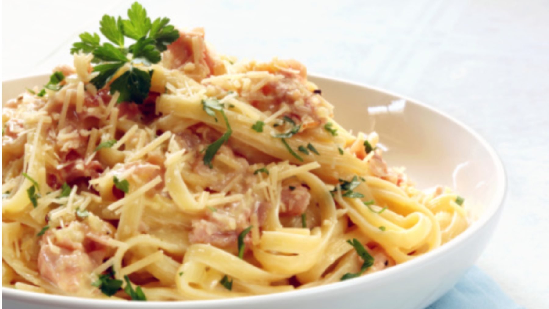 Espaguetis a la carbonara al microondas, receta de pasta lista en 5 minutos 4