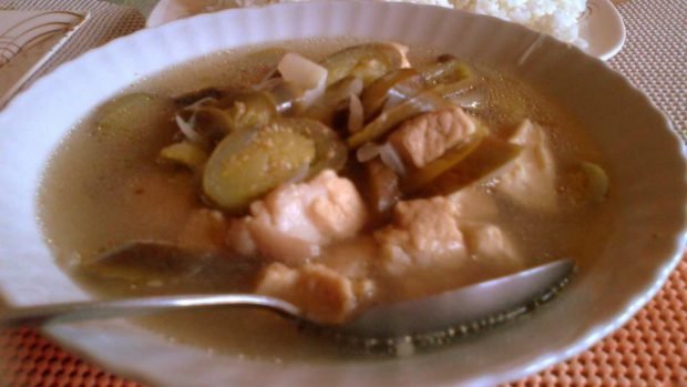 Sopa de mariscos filipina