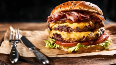 Hamburguesas picantes rellenas de queso cheddar, receta para amantes de la carne 4