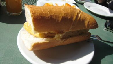 Bocadillo de tortilla con manzana 3