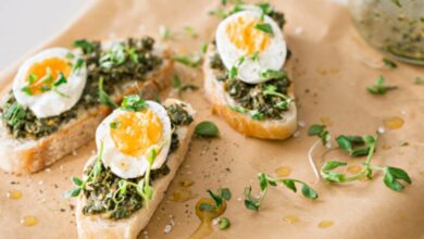 Pesto de berenjena con huevo de codorniz, receta de cena rápida saludable 5