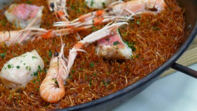 Fideuá con salmonetes y gambas 7