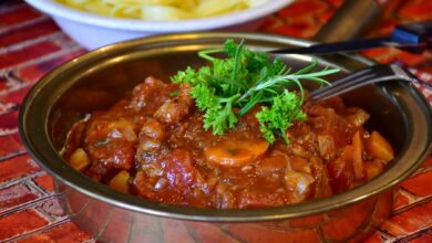 Salsa en crudo de tomates en láminas, cebolletas tiernas y especias al gusto 6