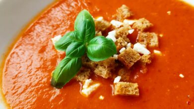 Sopa fría de tomate con frutos del bosque y frutos secos 2