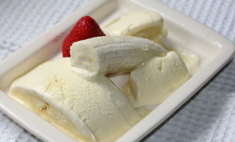 Refrescante helado de plátano, menta y frutos secos 1