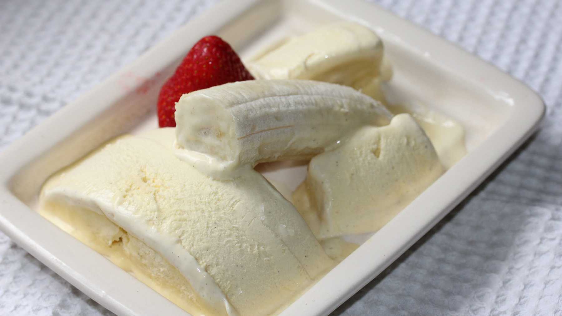 Refrescante helado de plátano, menta y frutos secos 4