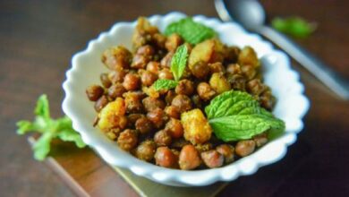 Garbanzos salteados con pasas 8