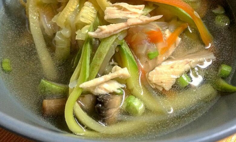 Sopa de verduras de temporada con pavo, setas y arroz 1