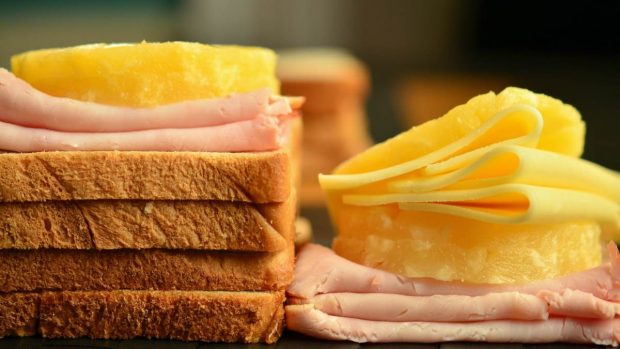 Pan de molde, jamón y queso