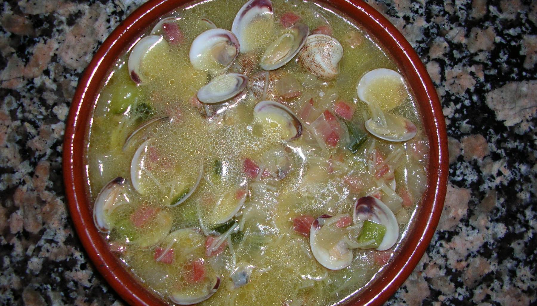 Receta casera de sopa de algas y almejas 4
