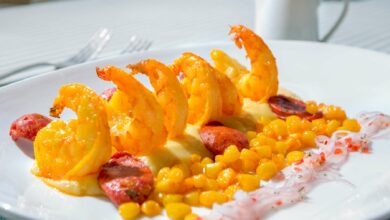 Receta deliciosa de langostinos con mango y huevo poché 4