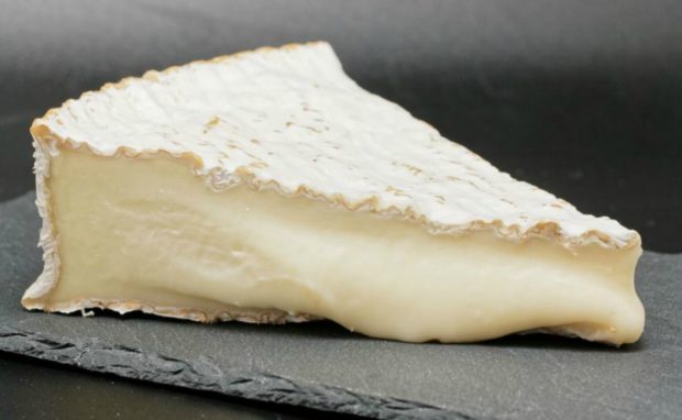 Receta fácil y saludable: revuelto de champiñones, pimentón y queso Brie
