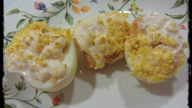 Huevos rellenos de marisco con mango y papaya, una receta diferente 24