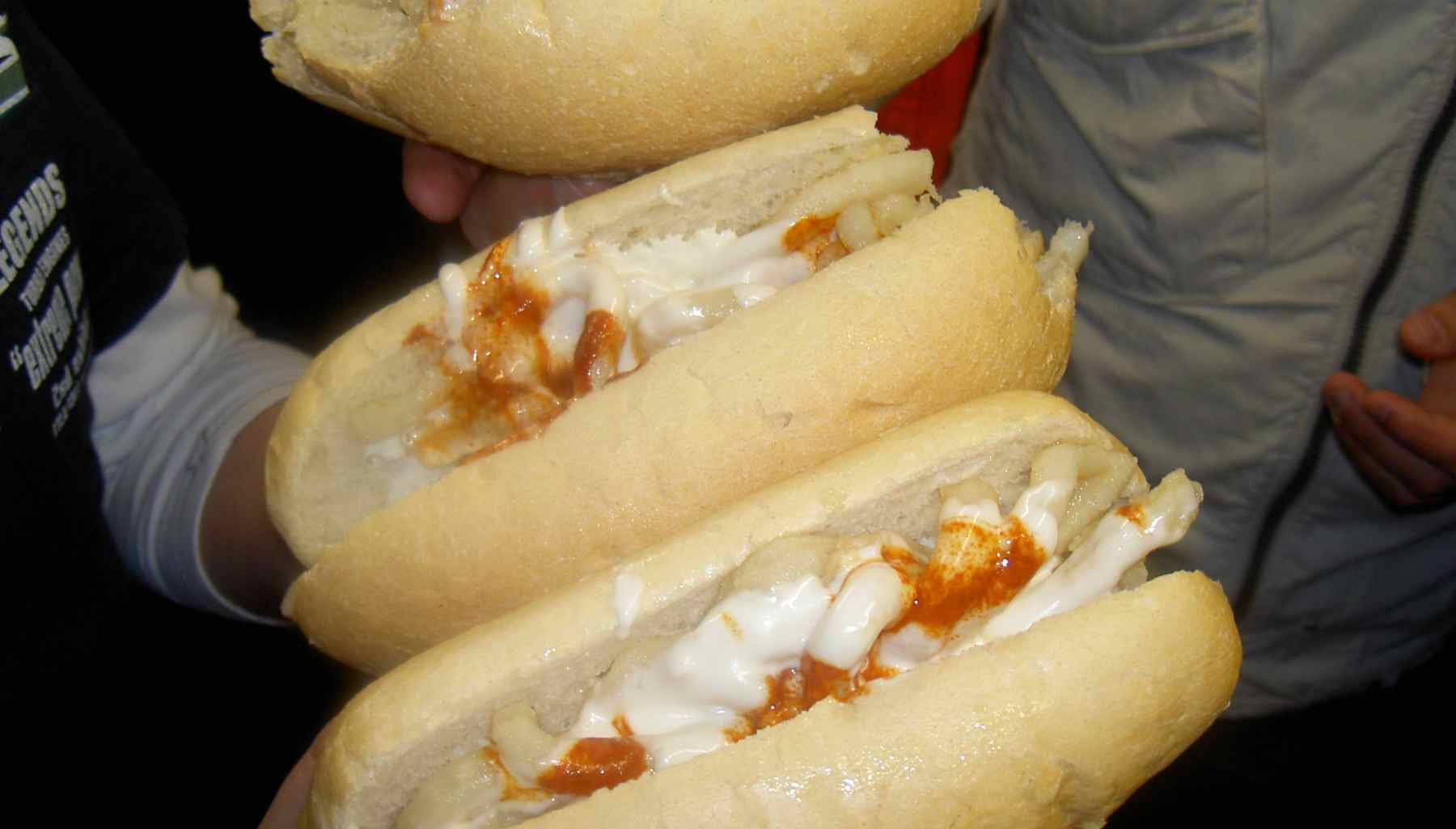 Bocadillo de pimientos asados, alioli y calamares 4