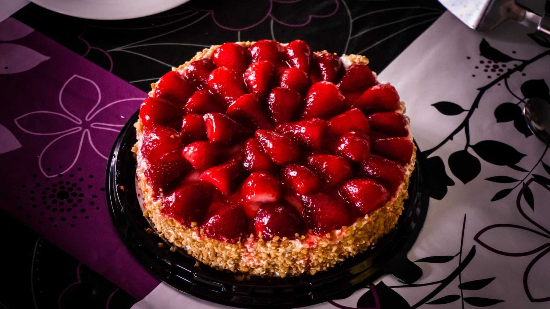 Tarta casera de almendras y fresas 4