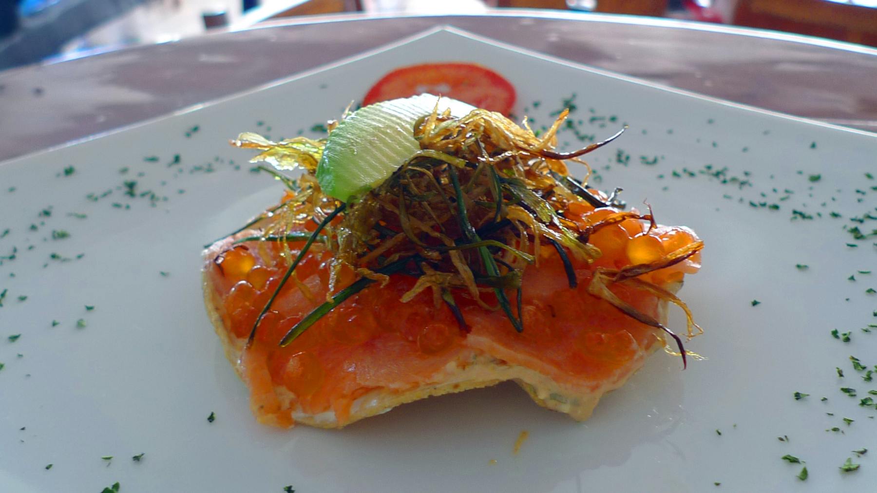 Tostada casera de tomate concassé, salmón y alioli 4