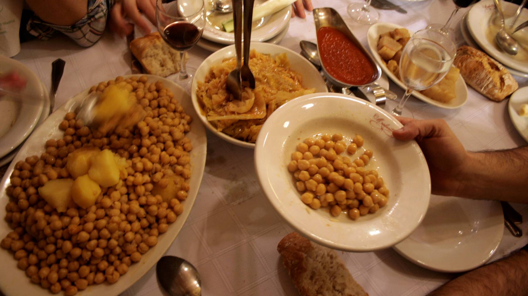 Receta tradicional de cocido madrileño para celebrar el Día de la Comunidad de Madrid 4