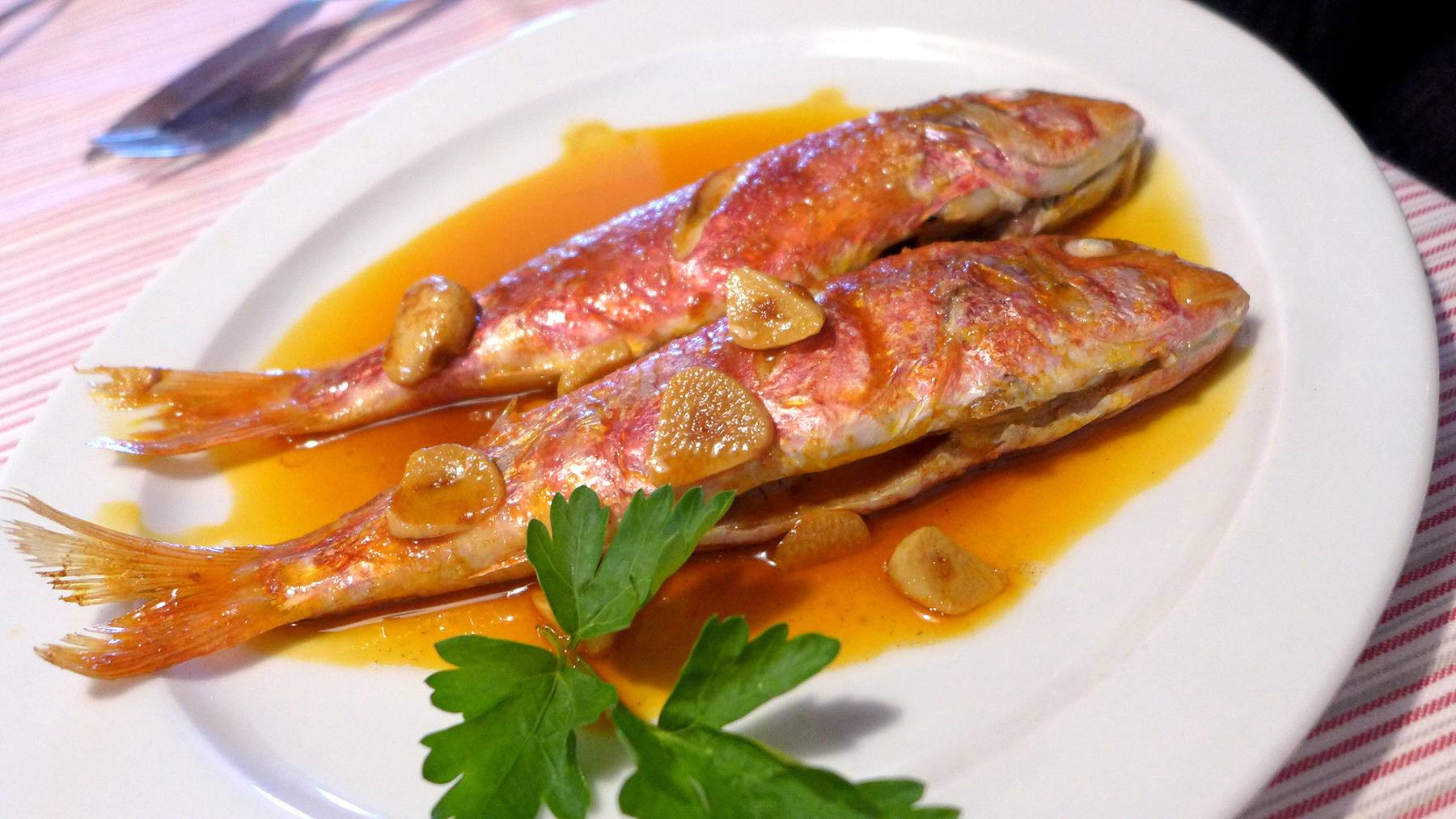 Salmonetes en salsa de vino blanco 4