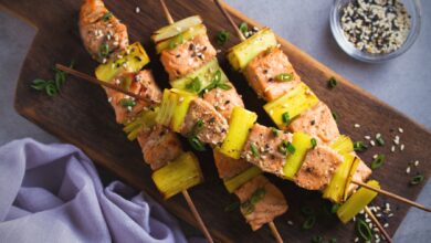 Brochetas de salmón y melón a la plancha con salsa de champán 10