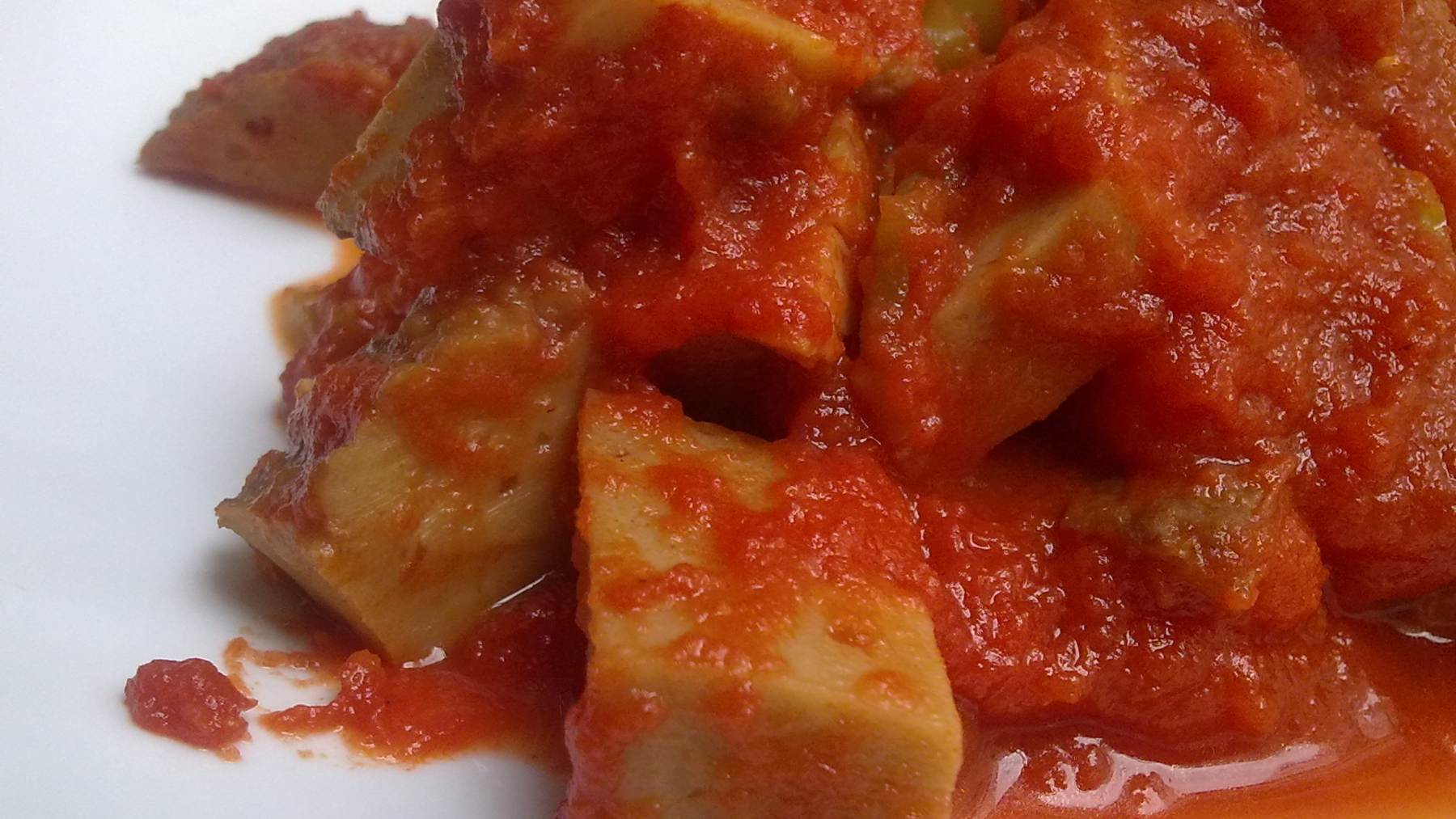 Seitán con salsa de tomate y aceitunas 4