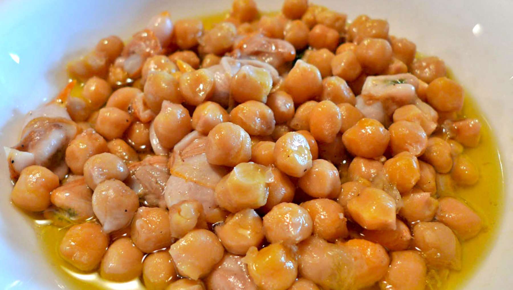 Pote casero de garbanzos y berberechos 4