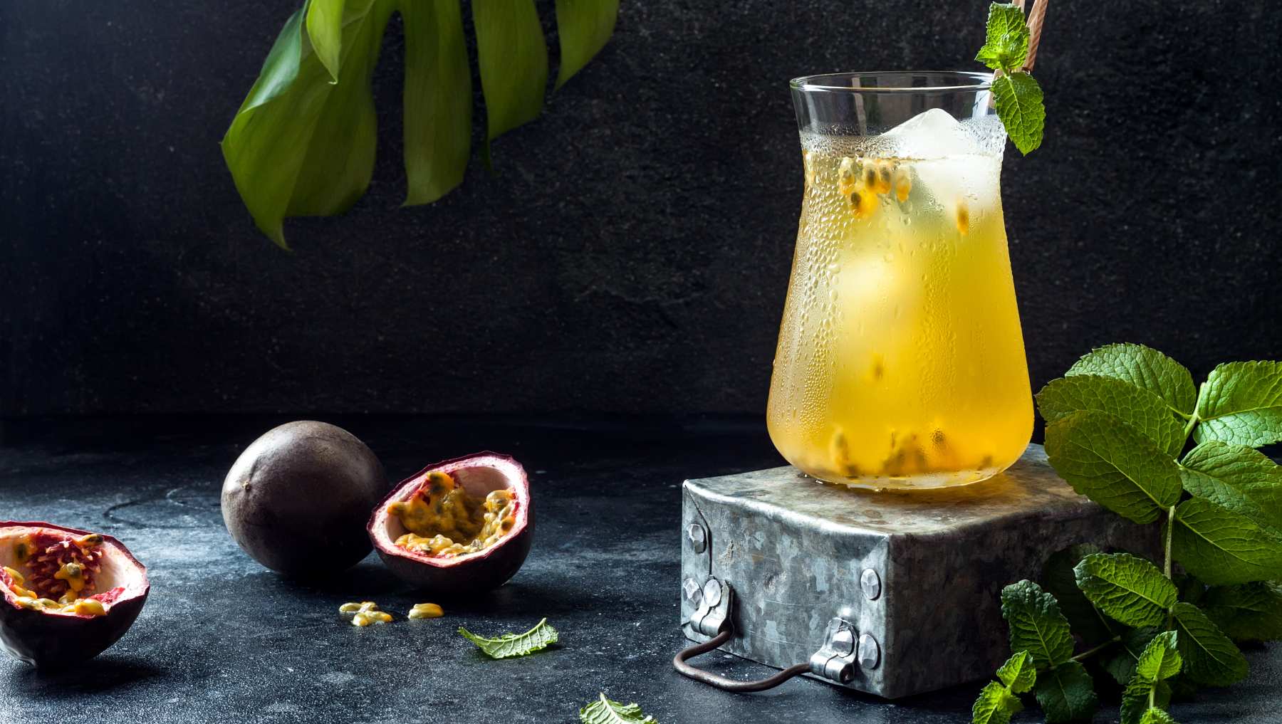 Cóctel de maracuyá con pimienta rosa y gin 4