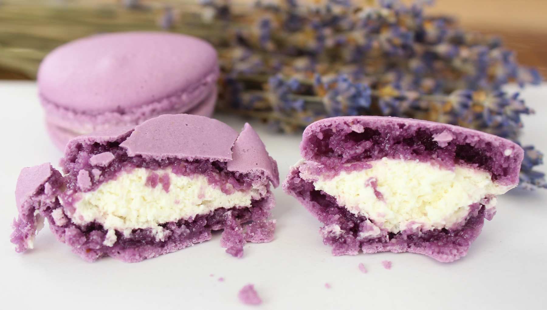 Macarons de lavanda con ganache de chocolate blanco y frambuesas 4