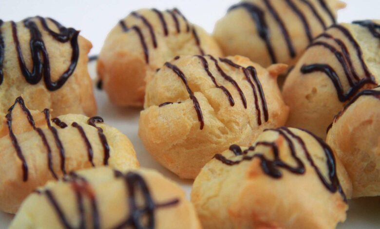 Profiteroles de pistacho con crema de mascarpone y chocolate blanco 1