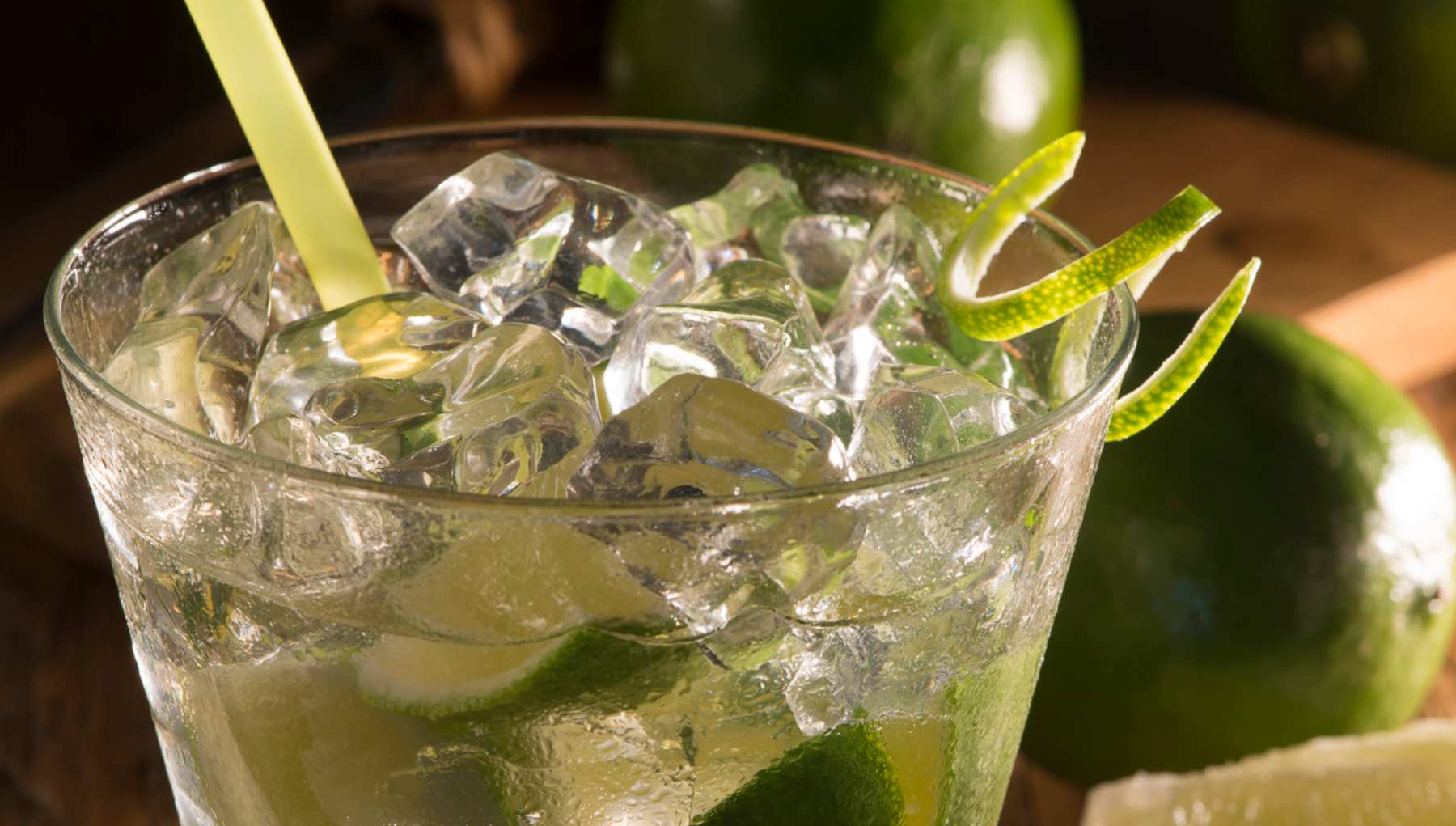 Receta de caipirinha de carambola y menta 4